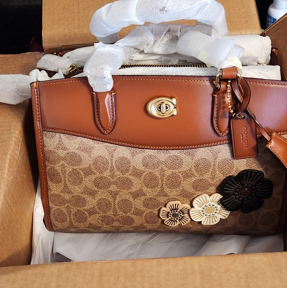 SOLD Coach Brooke Carryall 28 - Picture 2 of 13